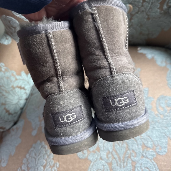 Size 13 gray uggs - Picture 2 of 6